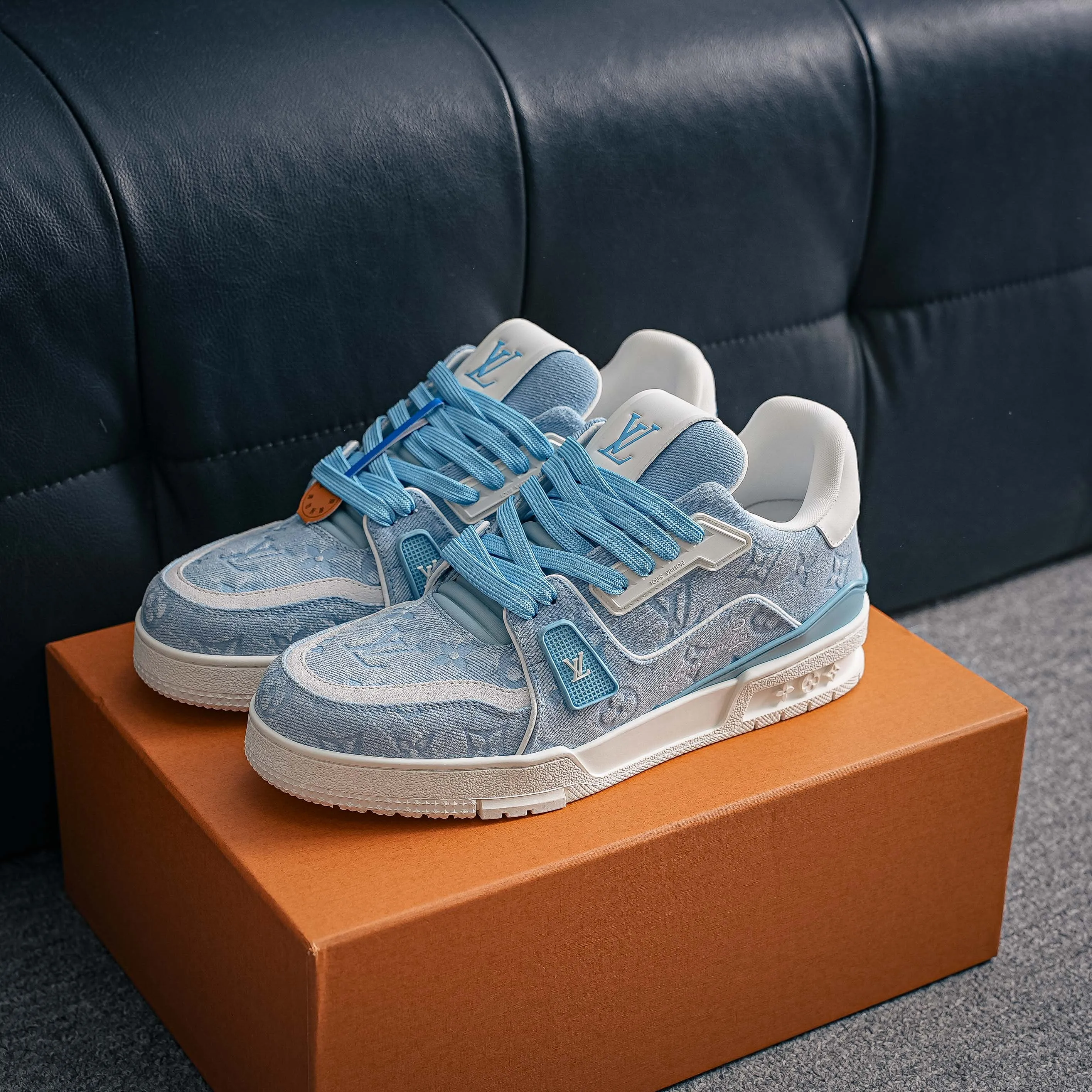 # LV- - trainer 2026 New Arrival 1：1 ！！ Shoes Cowhide Leather ， LOGO ， Breathable ， 。